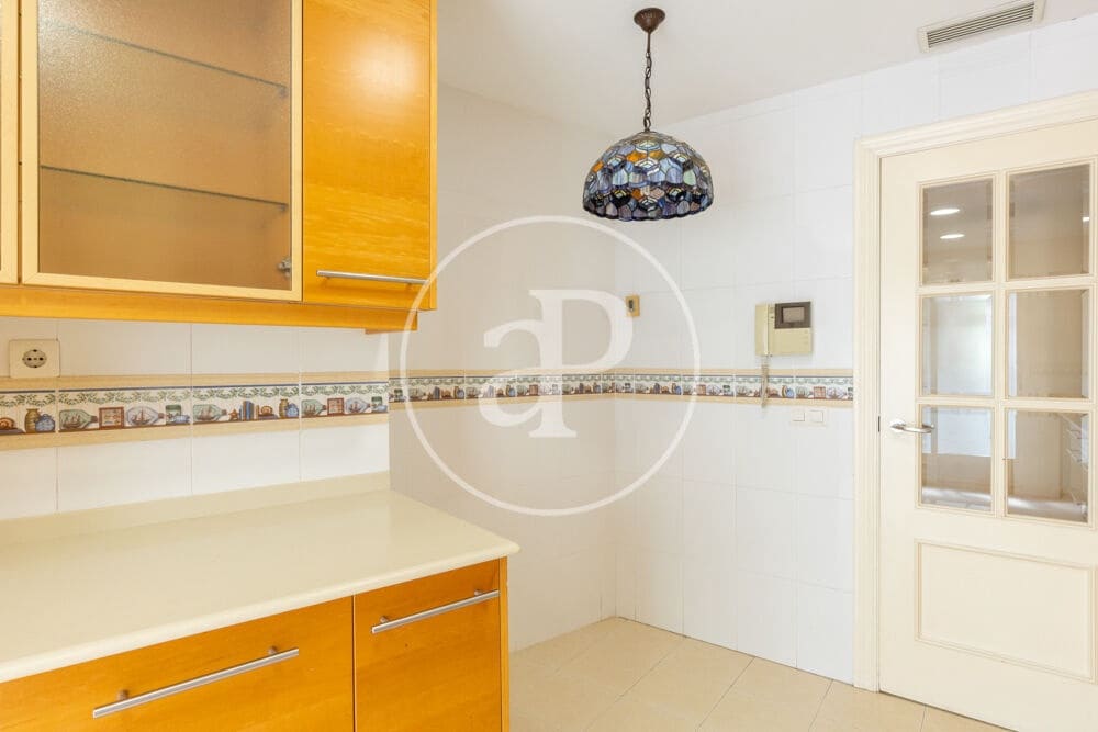3 bedroom Apartment for rent in Valencia city with garage - € 2,300 (Ref: 9959840)