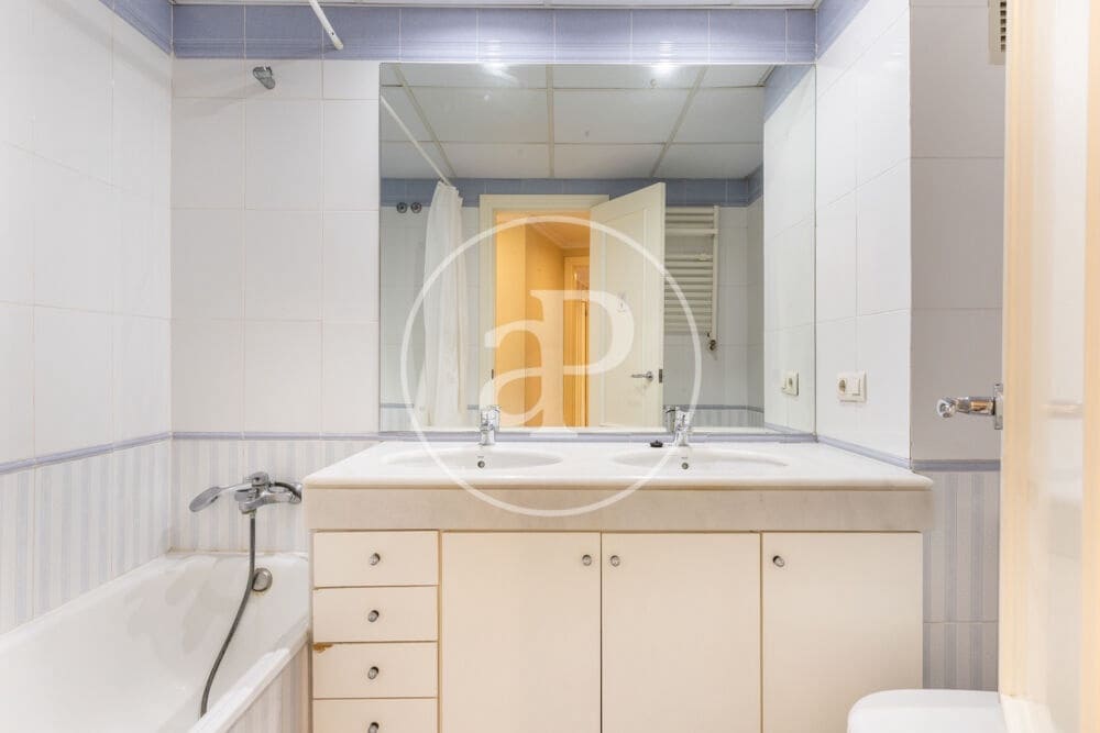 3 bedroom Apartment for rent in Valencia city with garage - € 2,300 (Ref: 9959840)