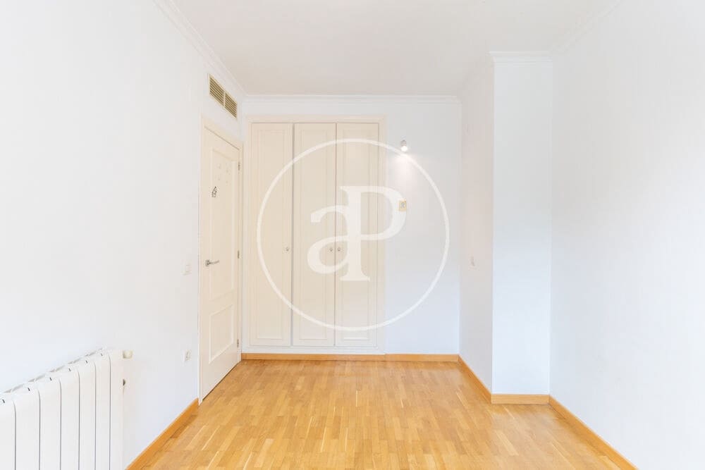 3 bedroom Apartment for rent in Valencia city with garage - € 2,300 (Ref: 9959840)