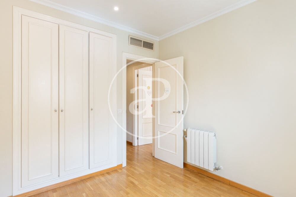 3 bedroom Apartment for rent in Valencia city with garage - € 2,300 (Ref: 9959840)