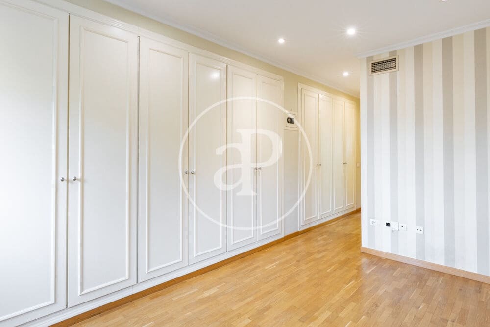 3 bedroom Apartment for rent in Valencia city with garage - € 2,300 (Ref: 9959840)