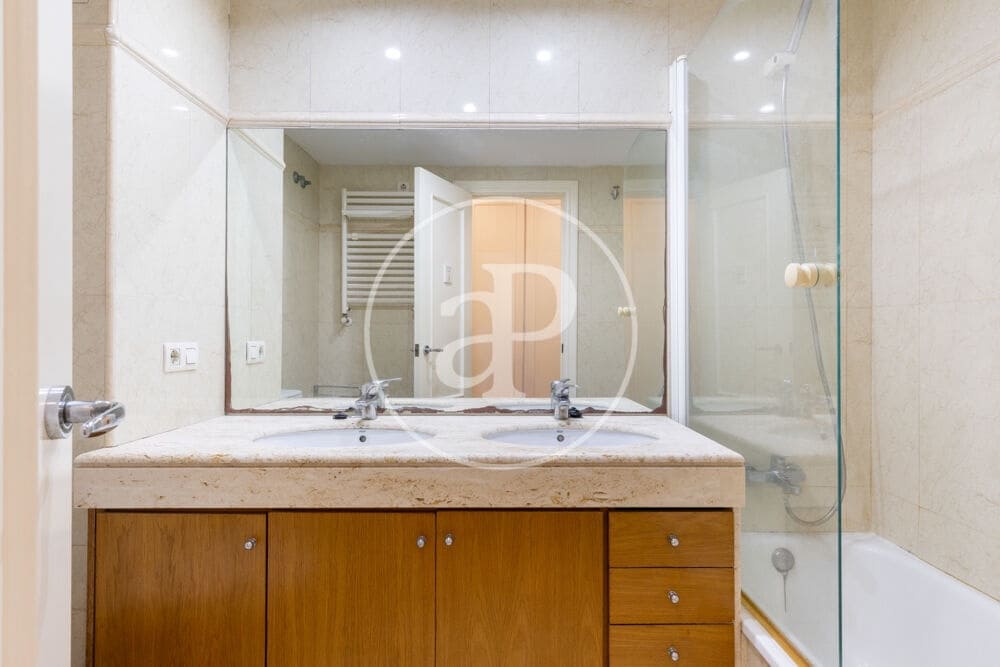 3 bedroom Apartment for rent in Valencia city with garage - € 2,300 (Ref: 9959840)