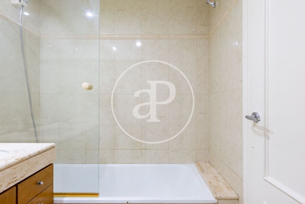 3 bedroom Apartment for rent in Valencia city with garage - € 2,300 (Ref: 9959840)