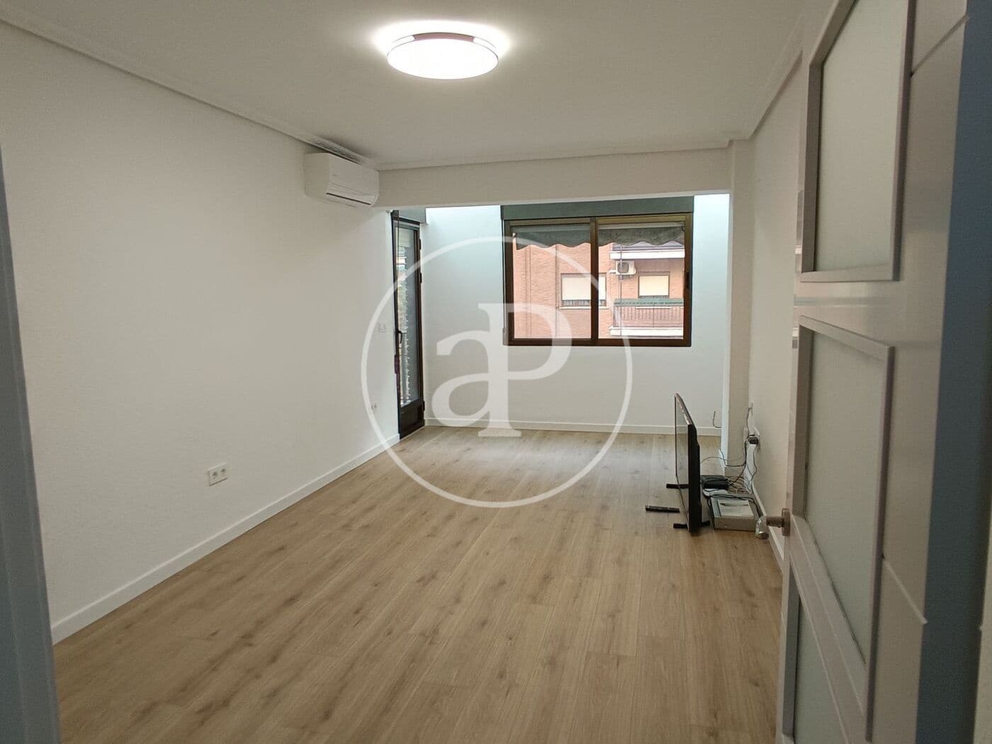 4 bedroom Apartment for rent in Valencia city with garage - € 1,400 (Ref: 9959843)
