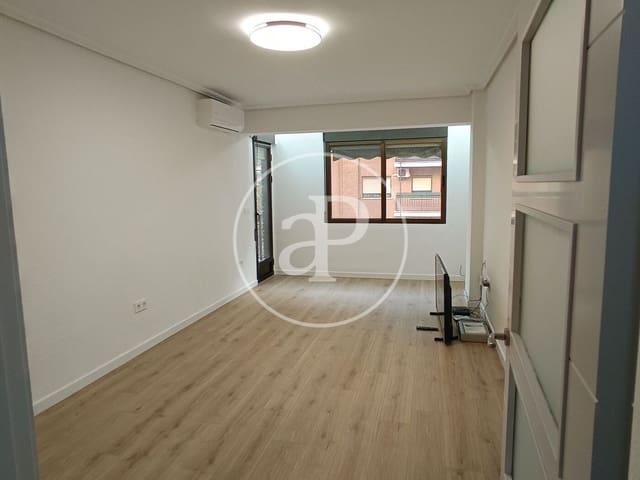 4 soveværelse Lejlighed til leje i Malilla, Valencia by med garage - € 1.400 (Ref: 9959843)