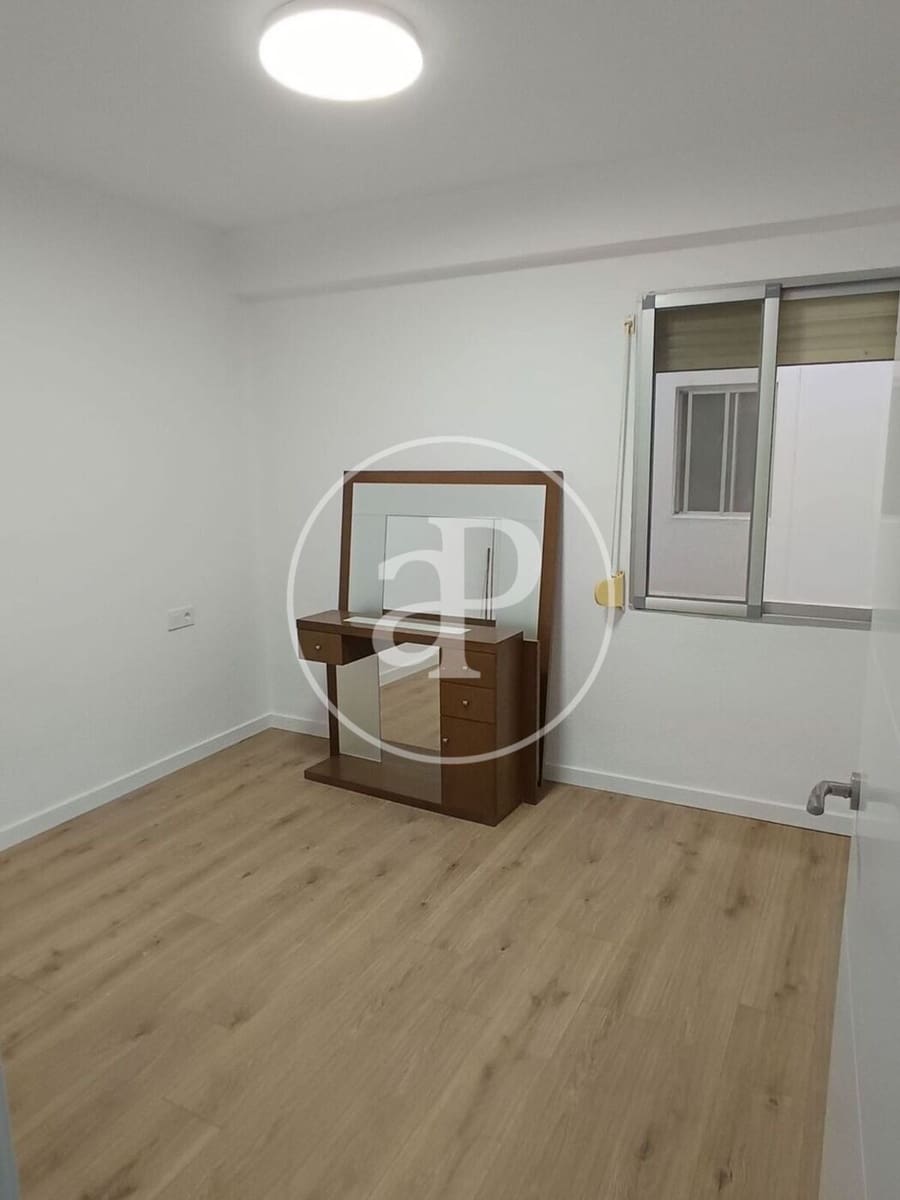 4 bedroom Apartment for rent in Valencia city with garage - € 1,400 (Ref: 9959843)