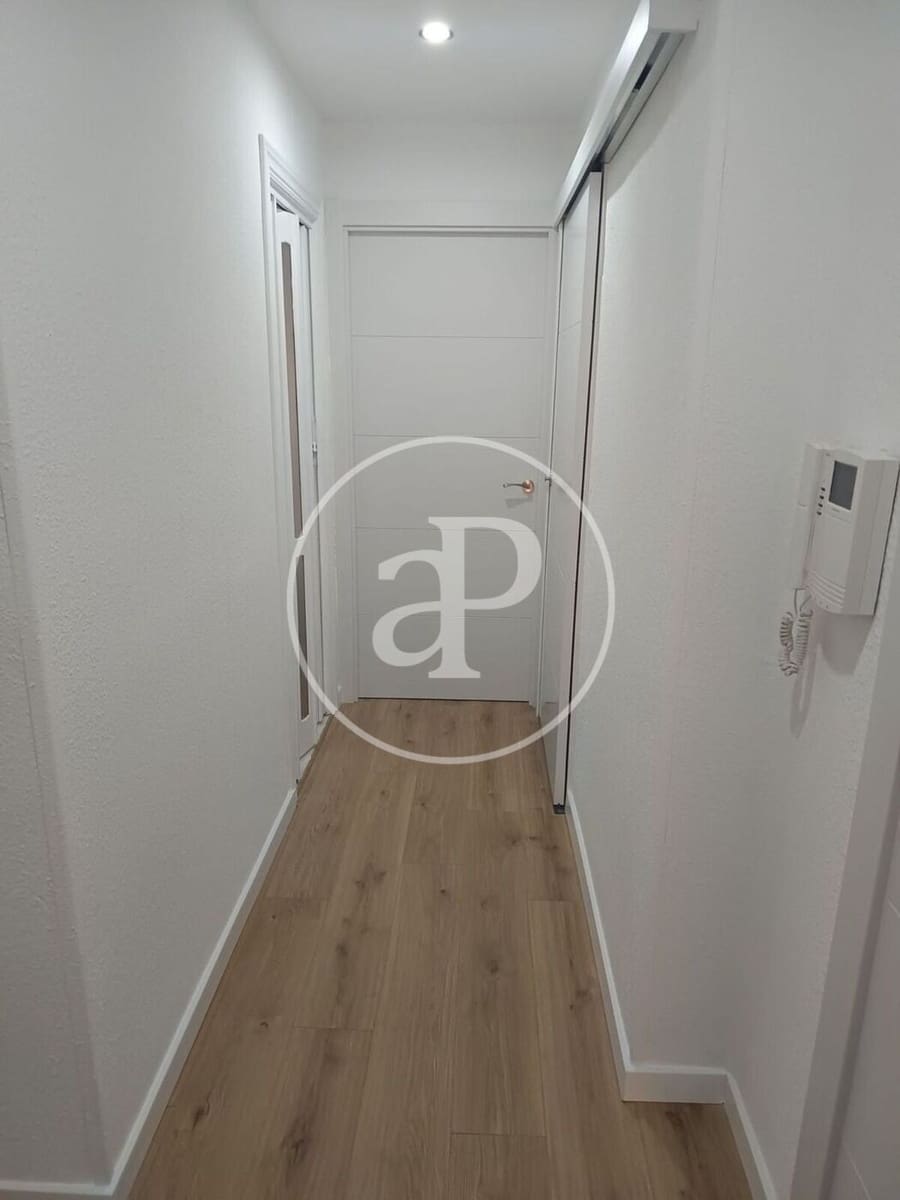 4 bedroom Apartment for rent in Valencia city with garage - € 1,400 (Ref: 9959843)