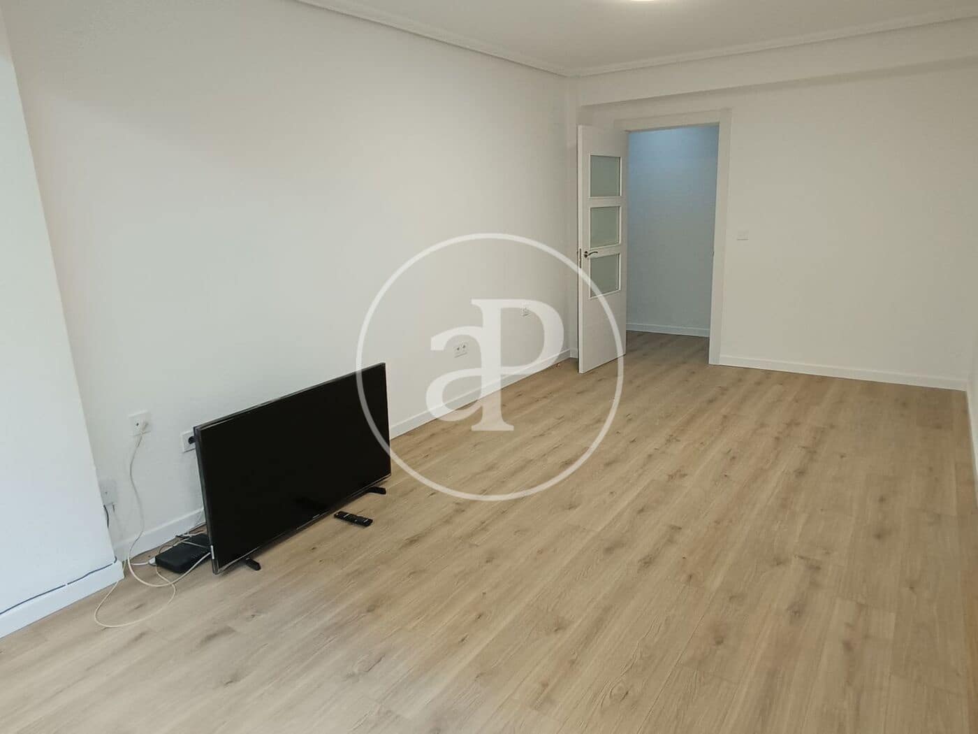 4 bedroom Apartment for rent in Valencia city with garage - € 1,400 (Ref: 9959843)