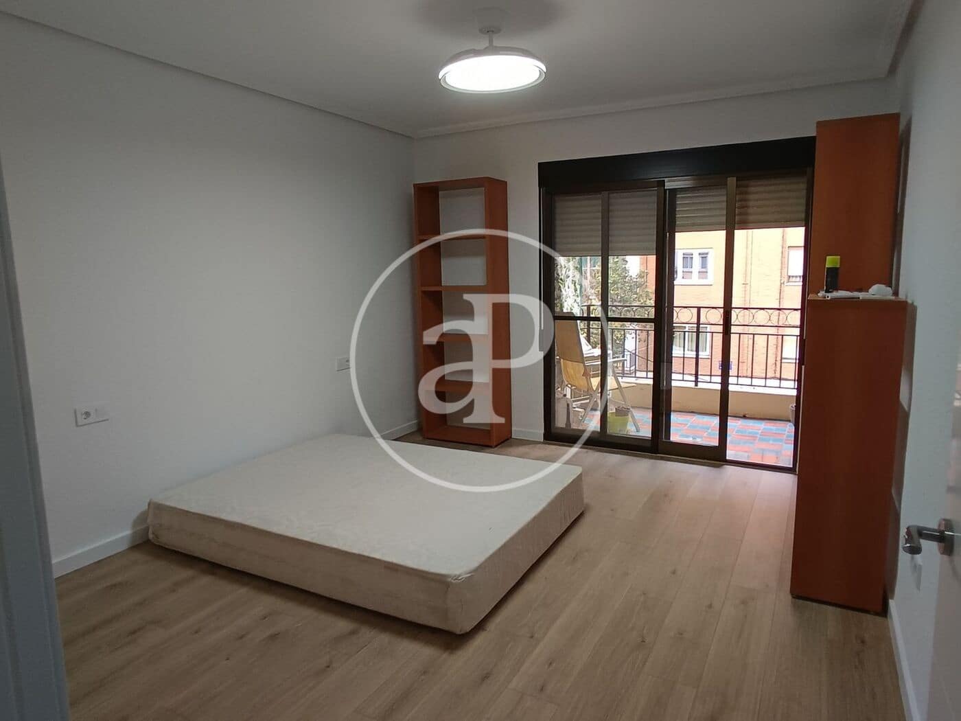 4 bedroom Apartment for rent in Valencia city with garage - € 1,400 (Ref: 9959843)