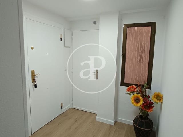 4 soveværelse Lejlighed til leje i Malilla, Valencia by med garage - € 1.400 (Ref: 9959843)