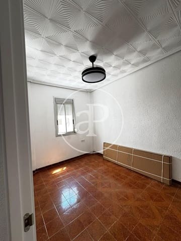 Apartamento de 3 habitaciones en La Llum, València ciudad en alquiler - 1.200 € (Ref: 9965349)