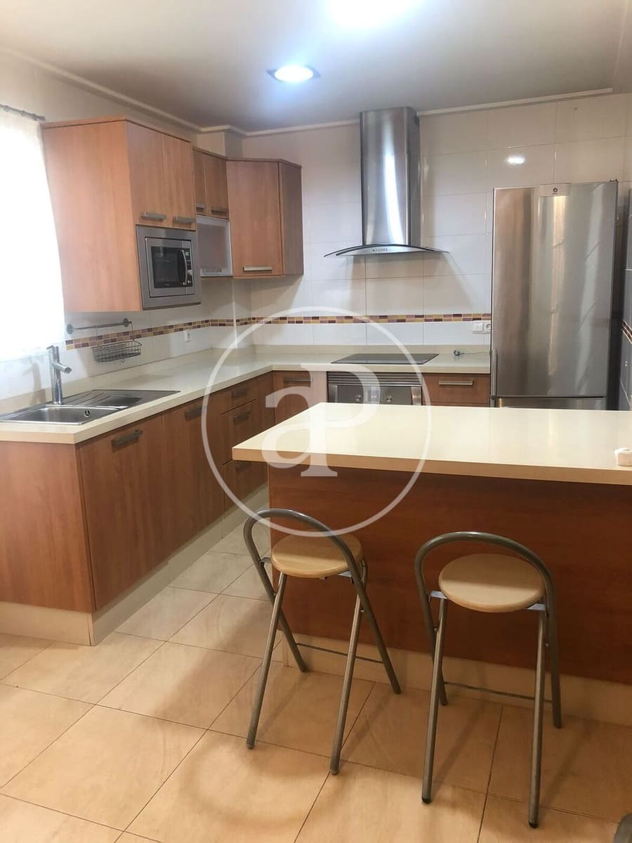 3 bedroom Apartment for rent in Arenales del Sol - € 1,100 (Ref: 9965350)