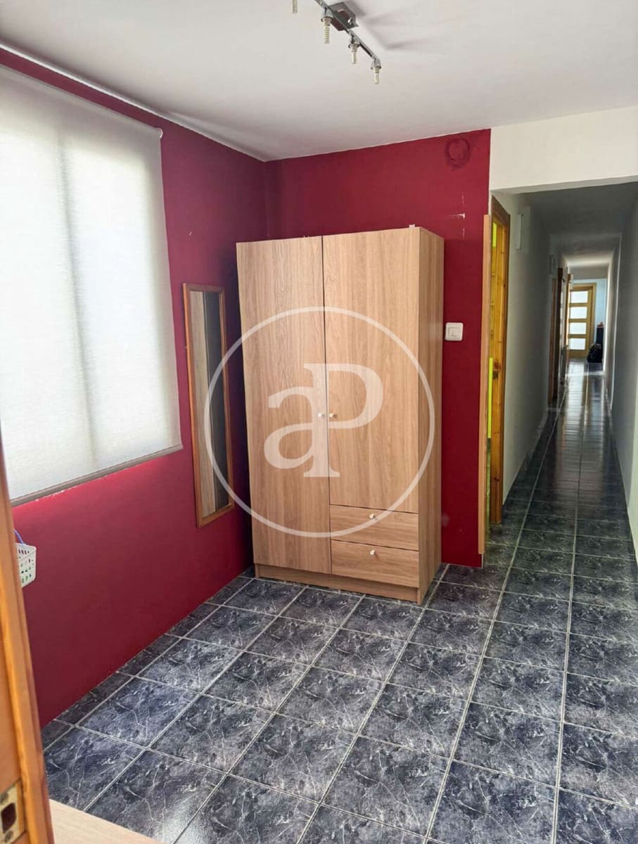 3 bedroom Apartment for sale in Castello de la Plana - € 150,000 (Ref: 9966711)