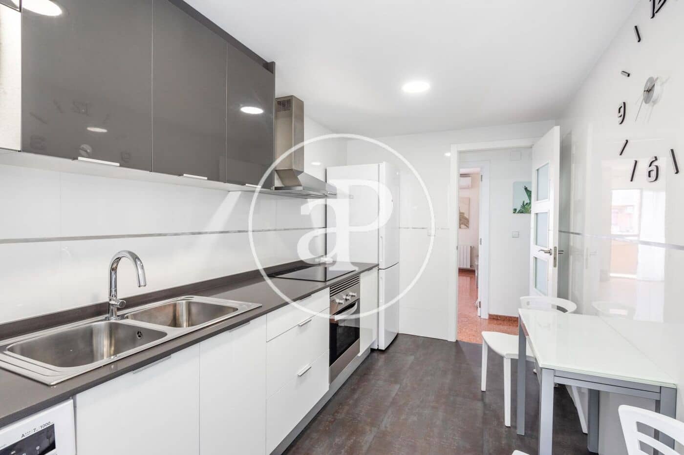 4 soverom Leilighet til leie i Valencia by - € 1 800 (Ref: 9966712)