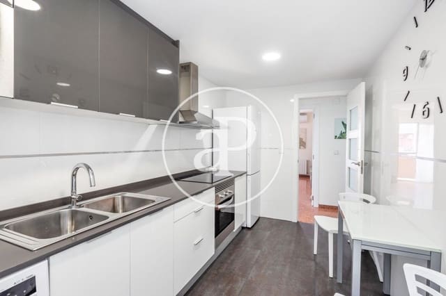 4 soverom Leilighet til leie i Patraix, Valencia by - € 1 800 (Ref: 9966712)