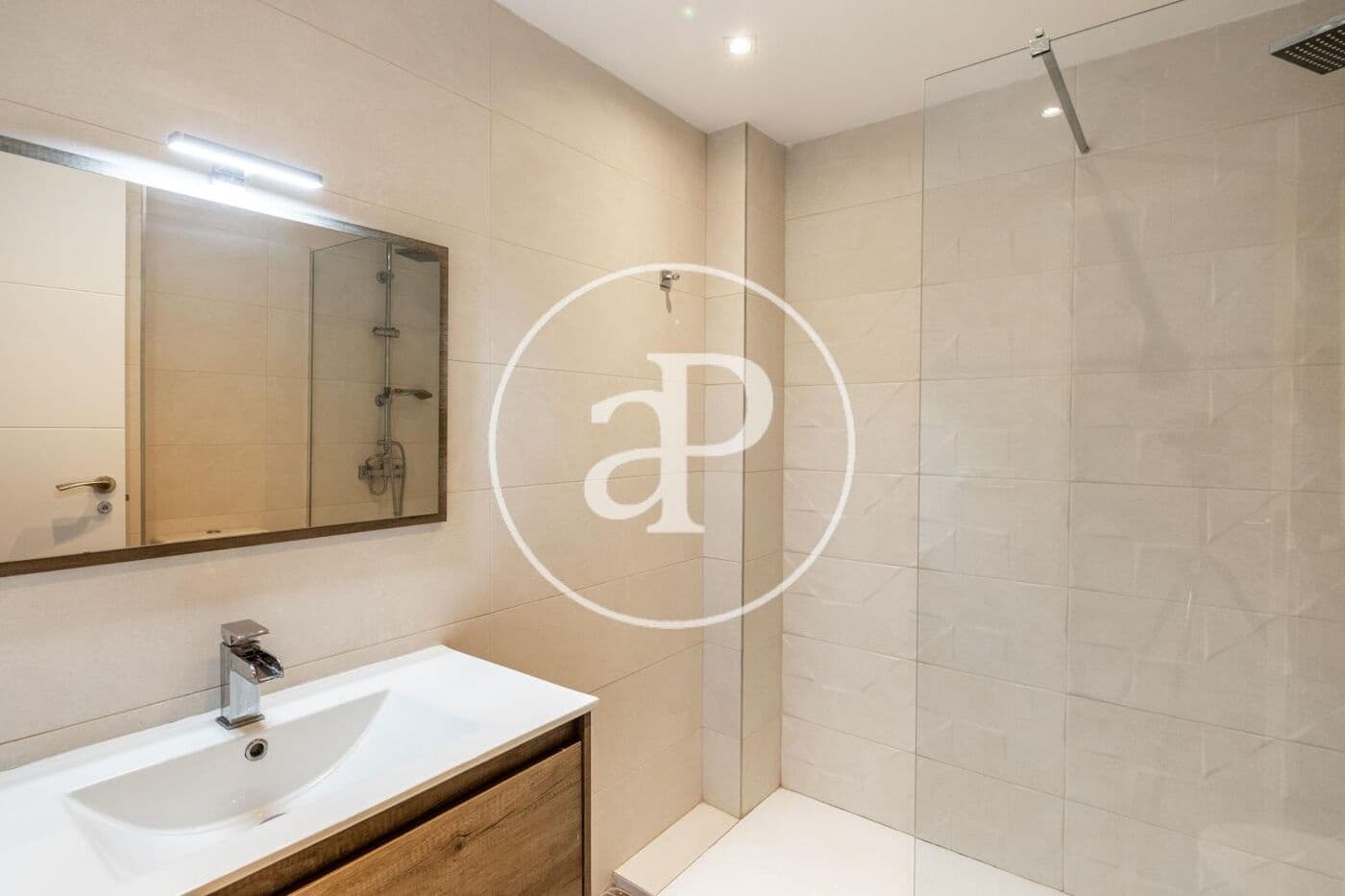 4 soverom Leilighet til leie i Valencia by - € 1 800 (Ref: 9966712)