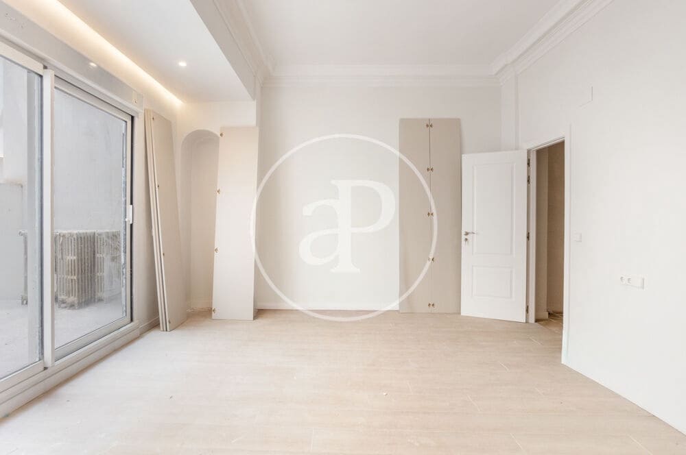 4 sovrum Lägenhet att hyra i Valencia stad - 4 500 € (Ref: 9970707)