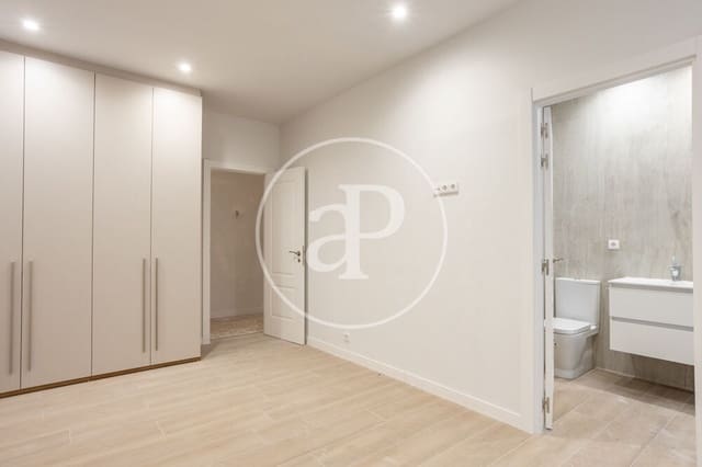 4 soverom Leilighet til leie i El Mercat, Valencia by - € 4 500 (Ref: 9970707)