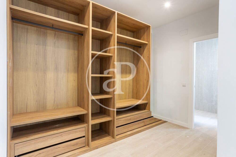 4 sovrum Lägenhet att hyra i Valencia stad - 4 500 € (Ref: 9970707)