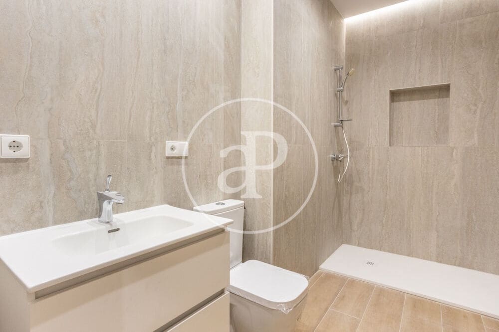 4 sovrum Lägenhet att hyra i Valencia stad - 4 500 € (Ref: 9970707)