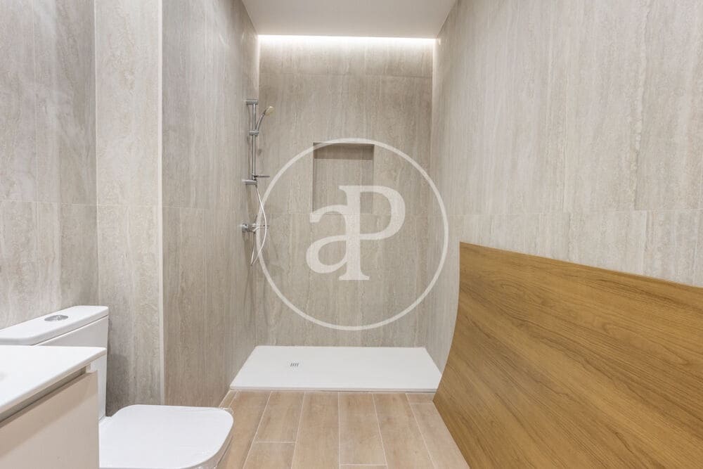 4 sovrum Lägenhet att hyra i Valencia stad - 4 500 € (Ref: 9970707)