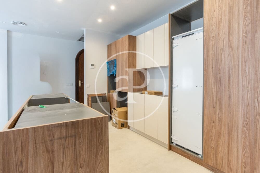 4 sovrum Lägenhet att hyra i Valencia stad - 4 500 € (Ref: 9970707)