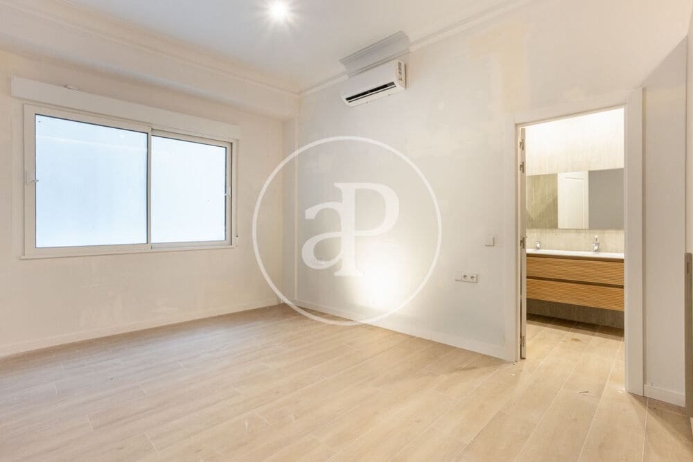 4 sovrum Lägenhet att hyra i Valencia stad - 4 500 € (Ref: 9970707)