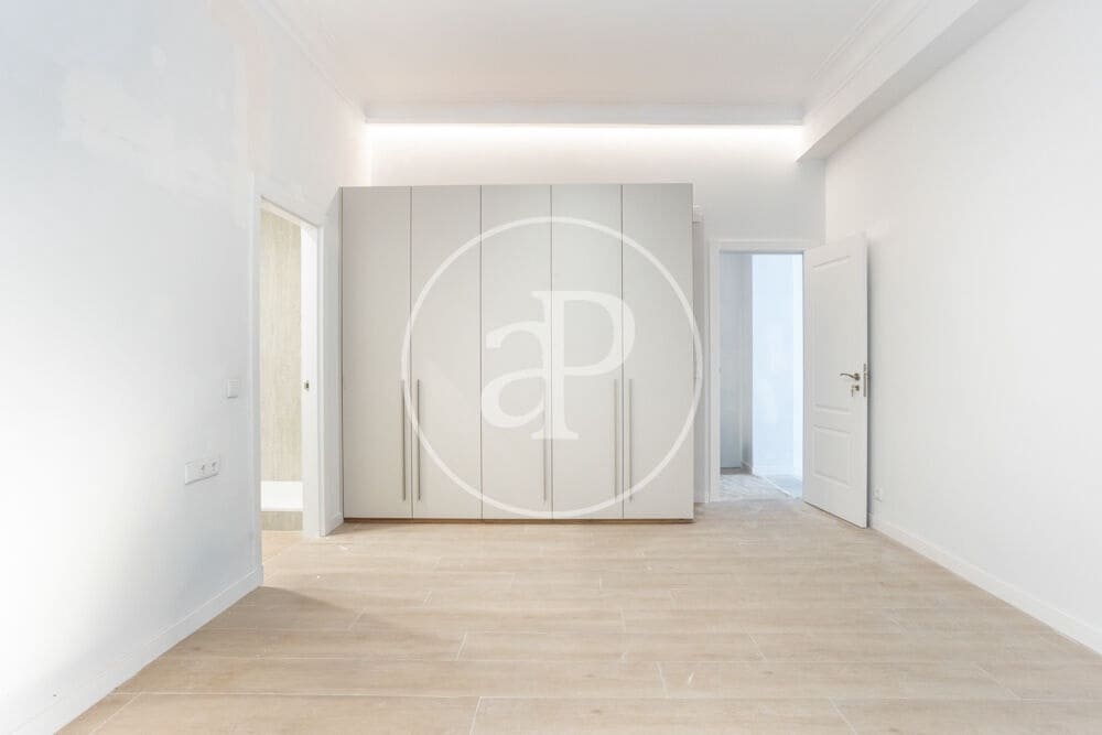 4 sovrum Lägenhet att hyra i Valencia stad - 4 500 € (Ref: 9970707)