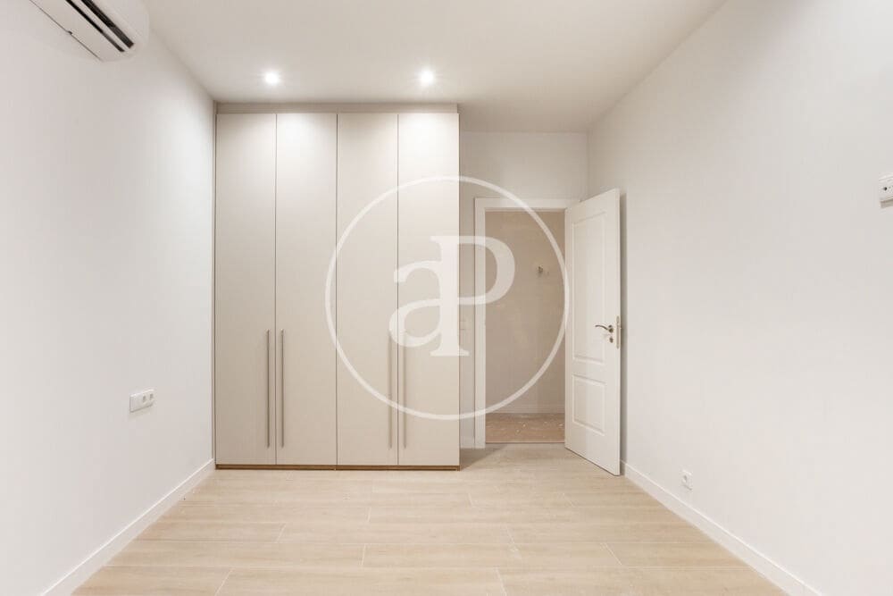 4 sovrum Lägenhet att hyra i Valencia stad - 4 500 € (Ref: 9970707)