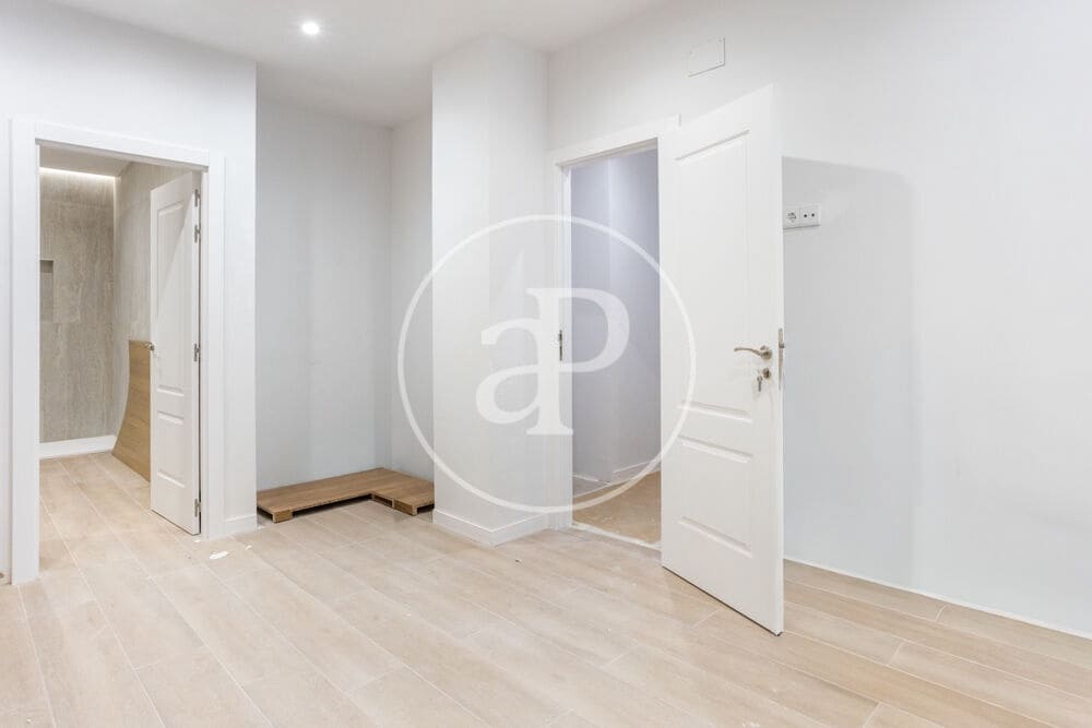 4 sovrum Lägenhet att hyra i Valencia stad - 4 500 € (Ref: 9970707)
