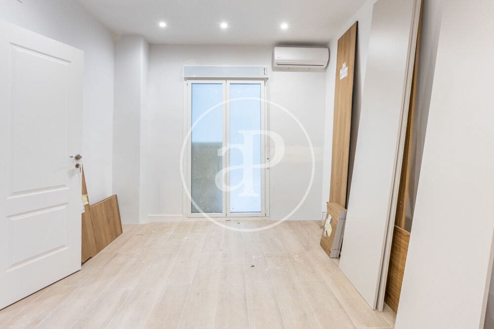 4 sovrum Lägenhet att hyra i Valencia stad - 4 500 € (Ref: 9970707)
