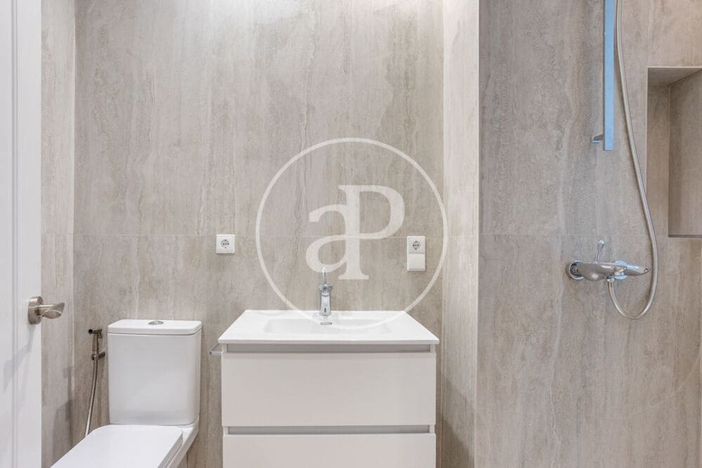 4 sovrum Lägenhet att hyra i Valencia stad - 4 500 € (Ref: 9970707)