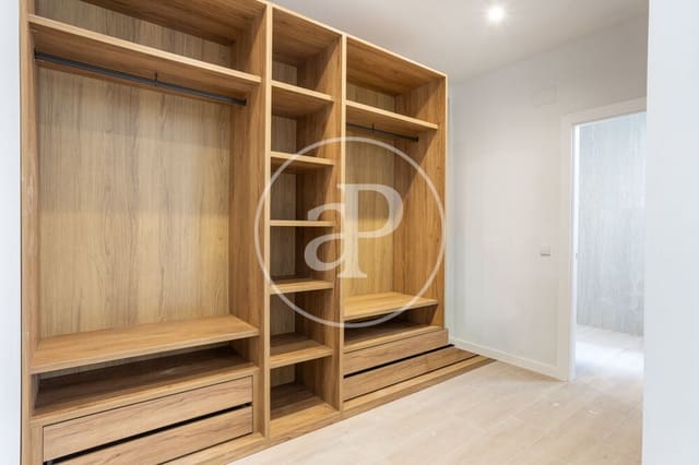 4 soverom Leilighet til leie i El Mercat, Valencia by - € 4 500 (Ref: 9970707)