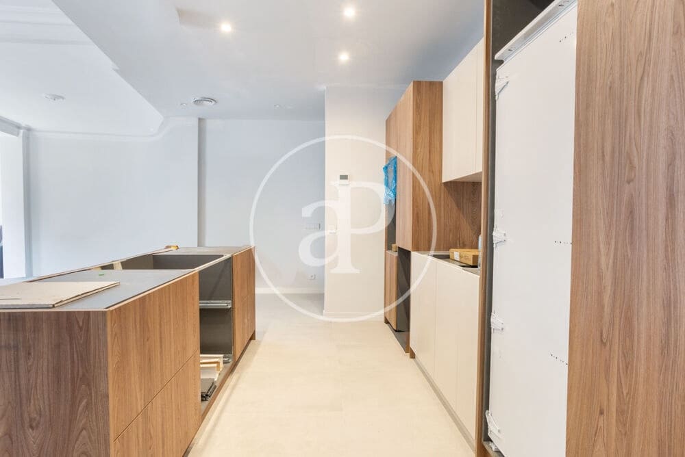 4 sovrum Lägenhet att hyra i Valencia stad - 4 500 € (Ref: 9970707)