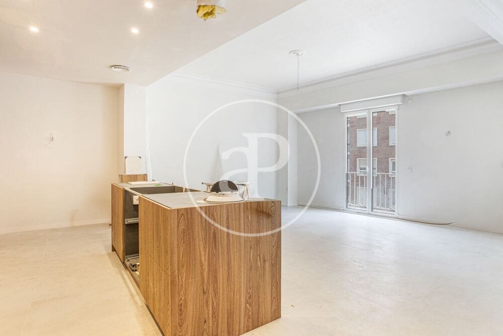 4 sovrum Lägenhet att hyra i Valencia stad - 4 500 € (Ref: 9970707)