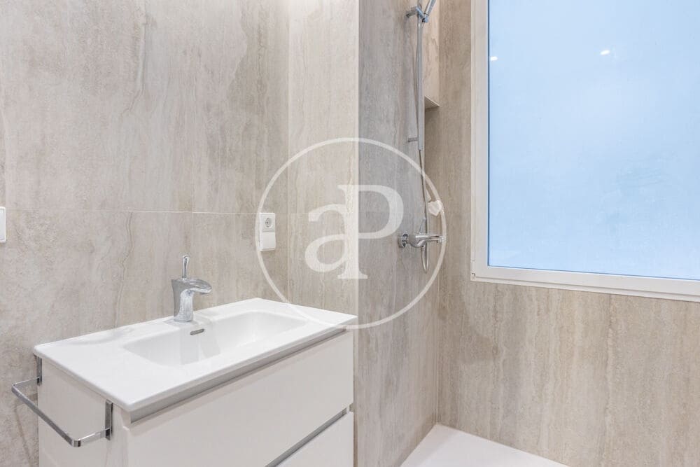 4 sovrum Lägenhet att hyra i Valencia stad - 4 500 € (Ref: 9970707)