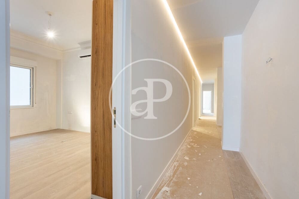 4 sovrum Lägenhet att hyra i Valencia stad - 4 500 € (Ref: 9970707)