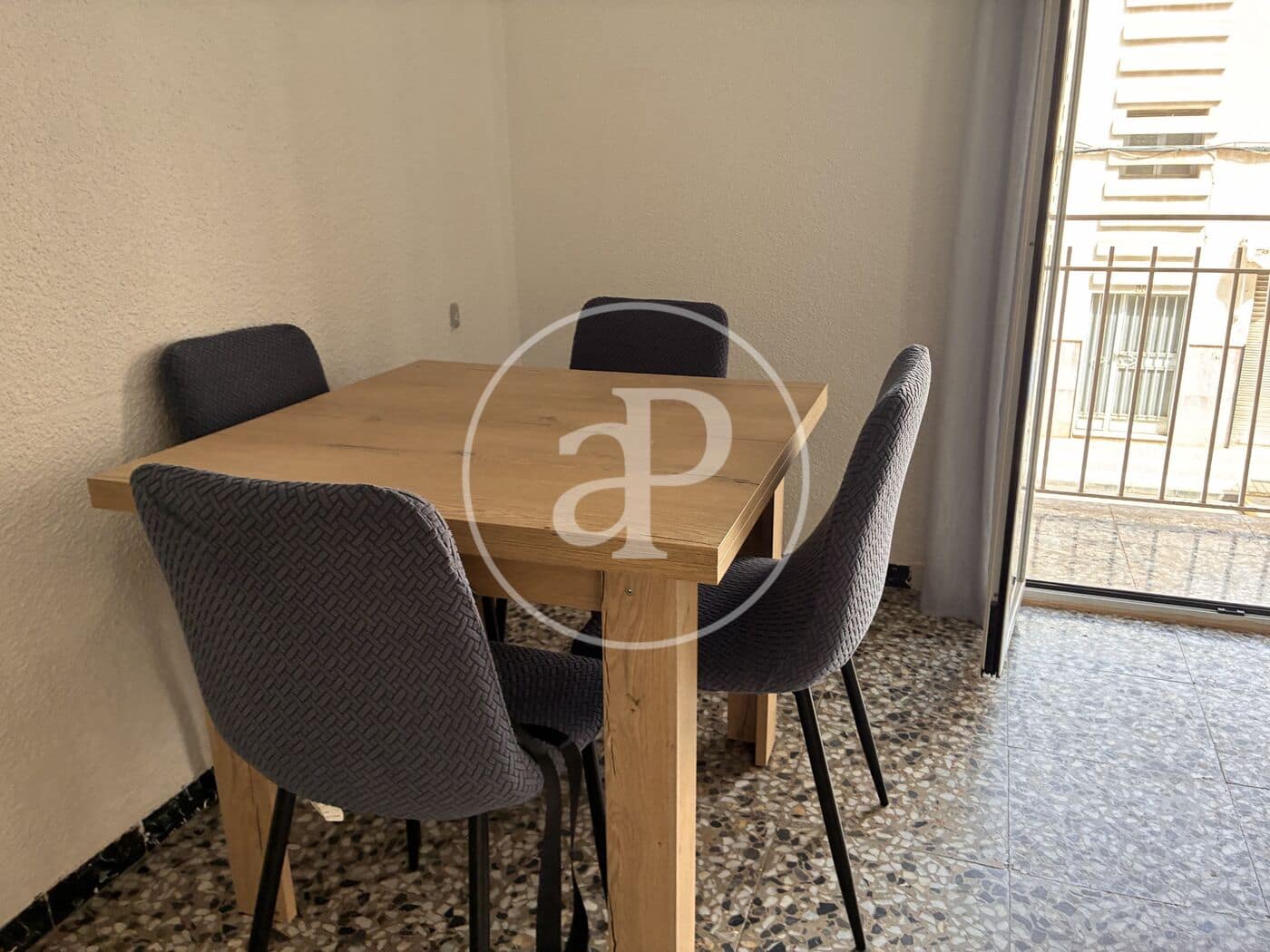 3 soveværelse Lejlighed til leje i Arenales del Sol - € 1.100 (Ref: 9975510)