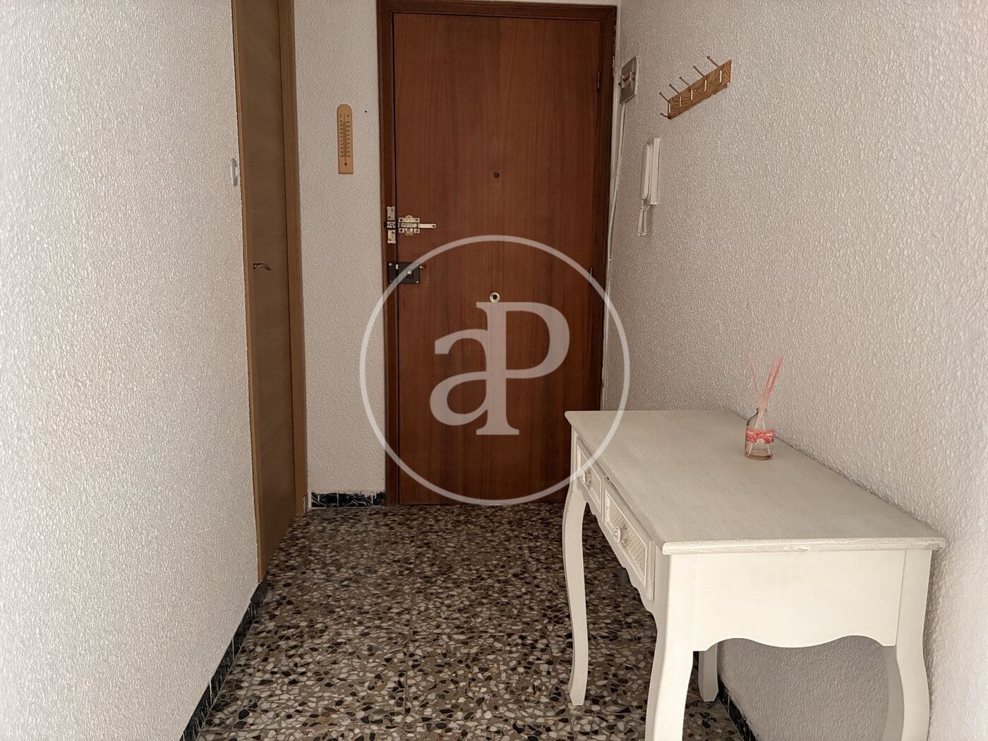 3 soveværelse Lejlighed til leje i Arenales del Sol - € 1.100 (Ref: 9975510)