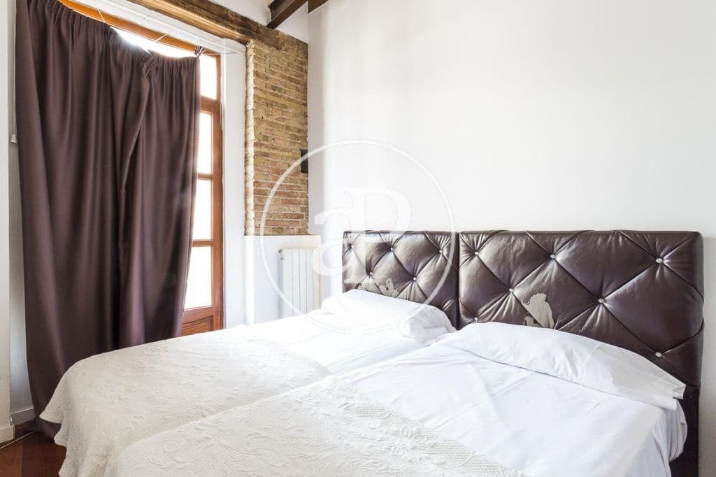5 bedroom Apartment for rent in Valencia city - € 2,500 (Ref: 9975512)