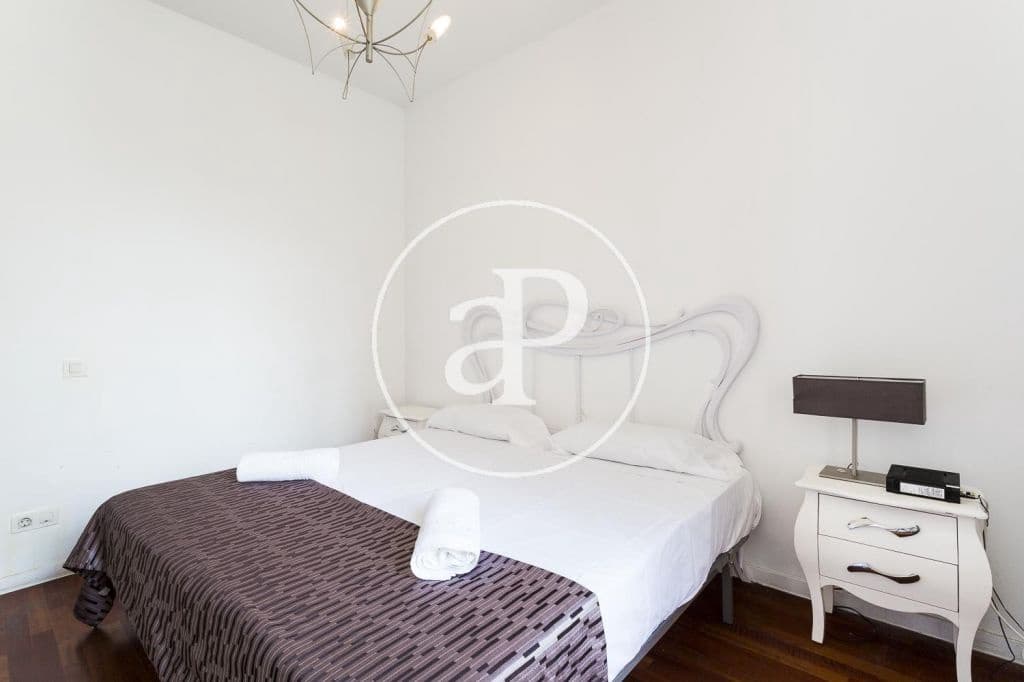 5 bedroom Apartment for rent in Valencia city - € 2,500 (Ref: 9975512)