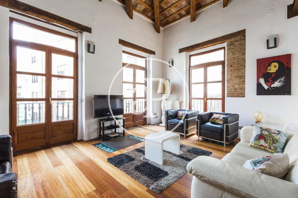 5 bedroom Apartment for rent in Valencia city - € 2,500 (Ref: 9975512)