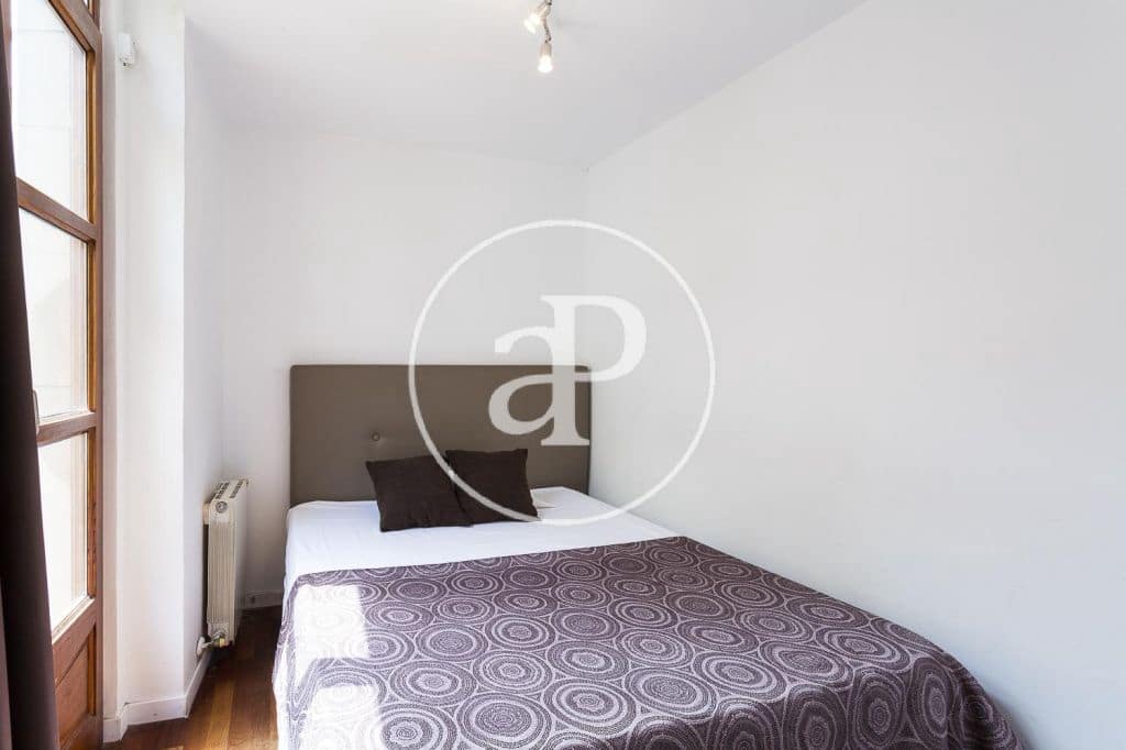 5 bedroom Apartment for rent in Valencia city - € 2,500 (Ref: 9975512)