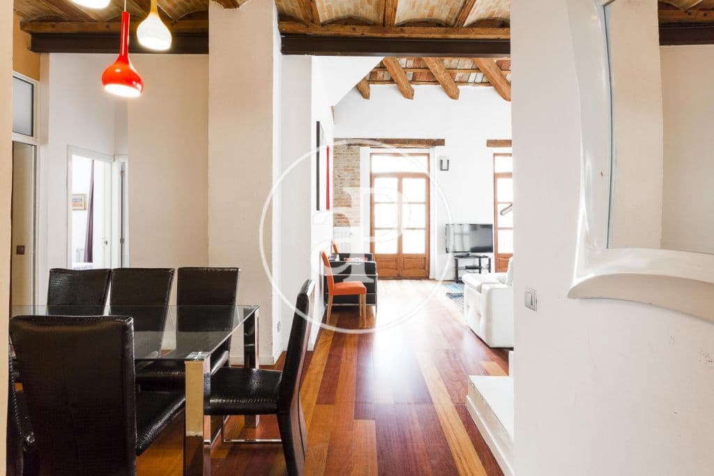 5 bedroom Apartment for rent in Valencia city - € 2,500 (Ref: 9975512)