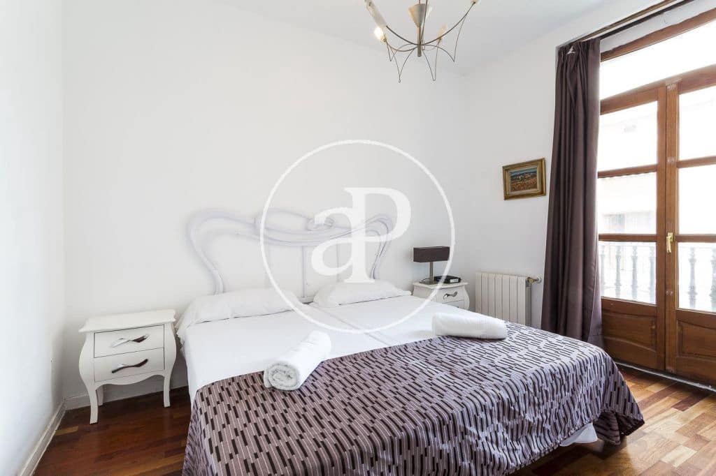 5 bedroom Apartment for rent in Valencia city - € 2,500 (Ref: 9975512)