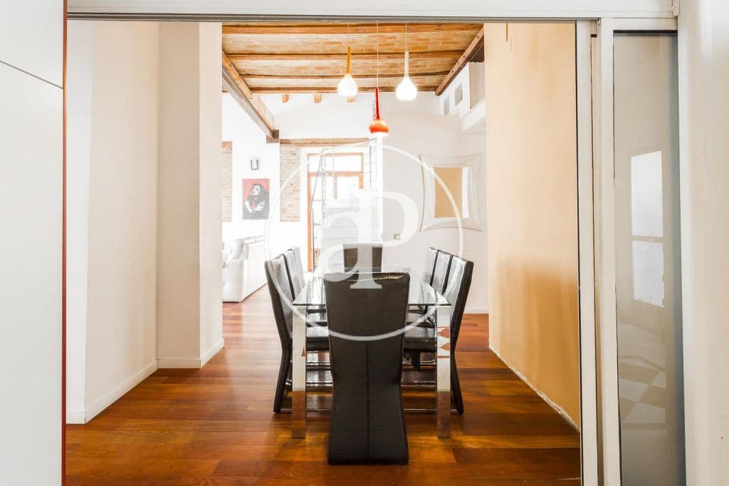 5 bedroom Apartment for rent in Valencia city - € 2,500 (Ref: 9975512)