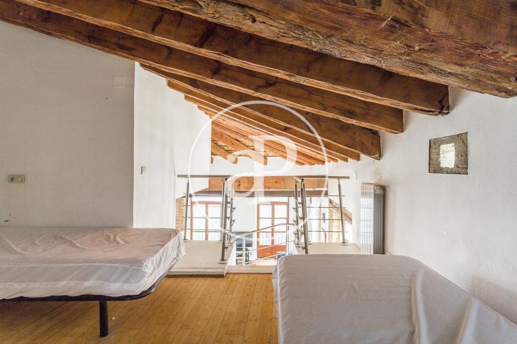 5 bedroom Apartment for rent in Valencia city - € 2,500 (Ref: 9975512)