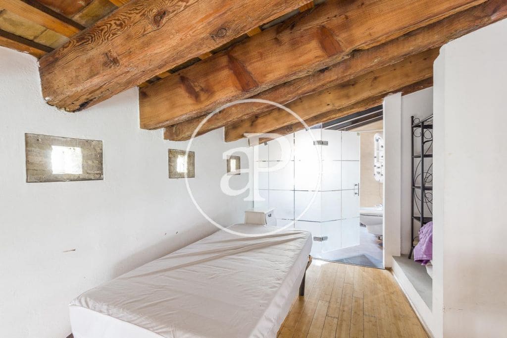 5 bedroom Apartment for rent in Valencia city - € 2,500 (Ref: 9975512)