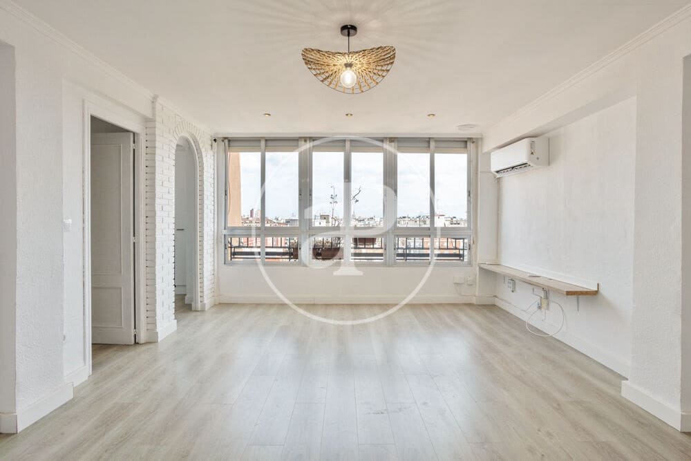 Apartment for rent in Valencia city - € 1,200 (Ref: 9977400)