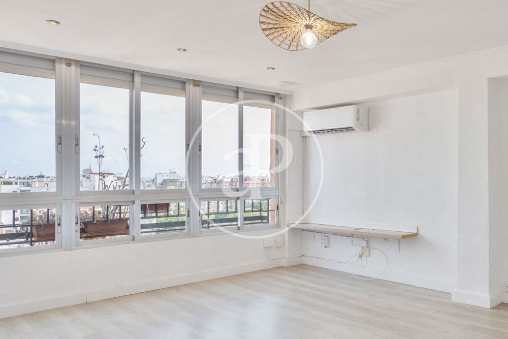 Apartment for rent in Valencia city - € 1,200 (Ref: 9977400)